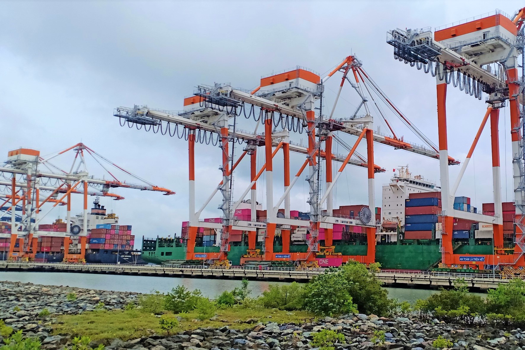 Cảng Tân cảng Cái Mép - Thị Vải thi đua lao động sản xuất đẩy lùi dịch Covid-19